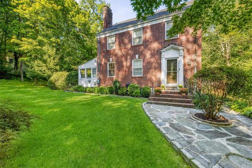 28 Winslow Rd, White Plains, NY, 10606-3520 | Card Image