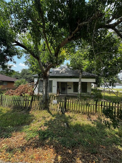 802 Koym St, East Bernard, TX, 77435-9633 | Card Image