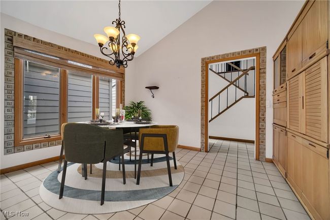 Virtually staged eating area of kitchen | Image 19