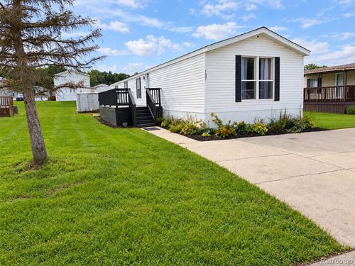 157 Pheasant Ln, Grand Blanc, MI, 48439-7015 | Card Image