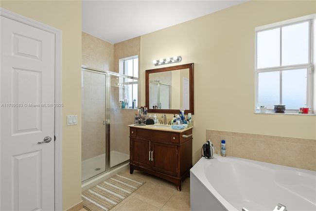 7514 Nw 108 Th Path, Townhouse with 3 bedrooms, 3 bathrooms and null parking in Doral FL | Image 52
