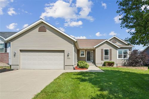 2114 Radcliffe Dr Sw, Cedar Rapids, IA, 52404-3333 | Card Image