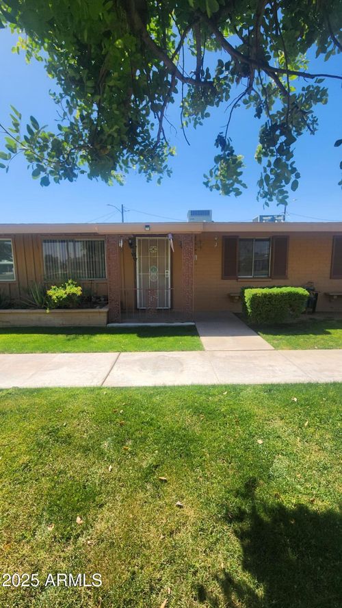 10582 W Oakmont Dr, Sun City, AZ, 85351-3532 | Card Image