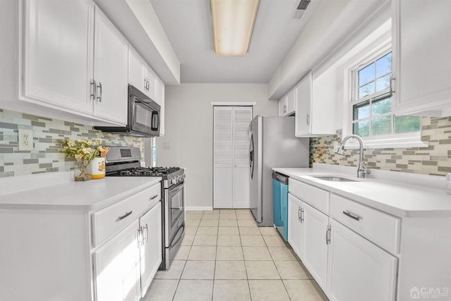 14 Carrie Ct, Townhouse with 3 bedrooms, 3 bathrooms and null parking in Kendall Park NJ | Image 8