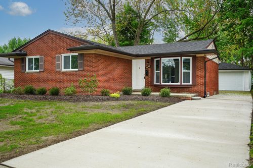 30644 Hayes Rd, Roseville, MI, 48066-4043 | Card Image