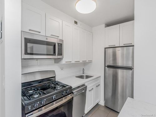 apt-3d-2105 Wallace Ave, Bronx, NY, 10462-2480 | Card Image