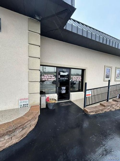 700 S Illinois St, Belleville, IL, 62220-2142 | Card Image