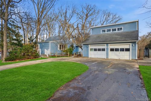 15 Corchaug Trl, Ridge, NY, 11961-2239 | Card Image