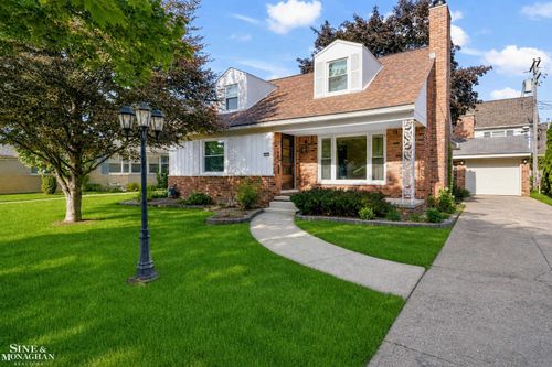20631 Wedgewood Dr, Grosse Pointe Woods, MI, 48236-1562 | Card Image
