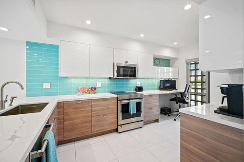 215-277 E Alejo Rd, Palm Springs, CA, 92262-6061 | Card Image