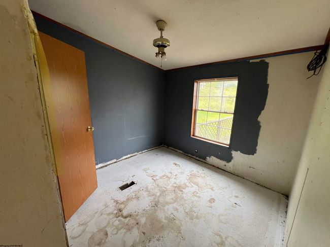 209 Thomas Ave, House other with 3 bedrooms, 2 bathrooms and null parking in Nutter Fort WV | Image 14