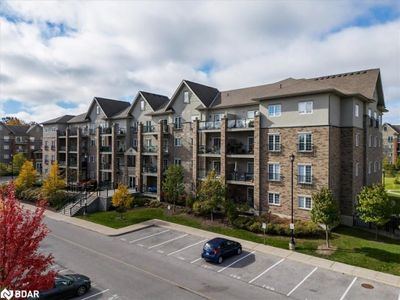 206 - 45 Ferndale Dr S, Home with 2 bedrooms, 2 bathrooms and 1 parking in Barrie ON | Image 1