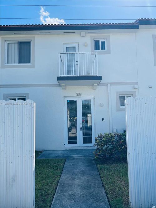 1370-1370 W 30th St, Hialeah, FL, 33012-4832 | Card Image