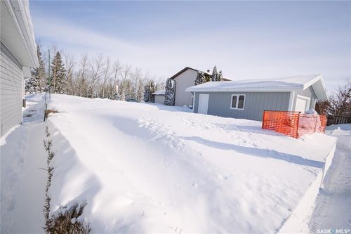 740 Saskatchewan Ave, Foam Lake, SK, S0A4T0 | Card Image