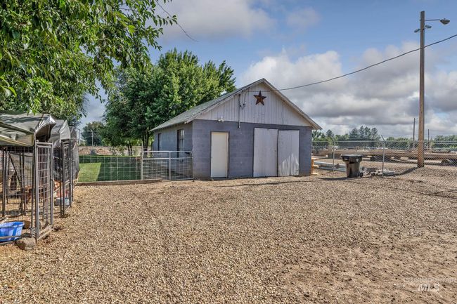 View of outdoor structure | Image 23