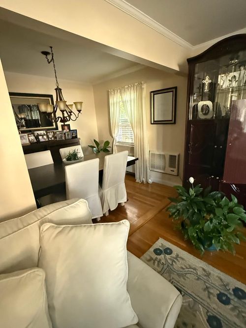 60 Chestnut St, Rockville Centre, NY, 11570-5105 | Card Image