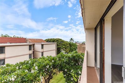 View from the lanai with the ocean in the distance | Image 2