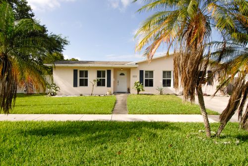 1-2-205 Se 4th Ter, Dania Beach, FL, 33004-4138 | Card Image