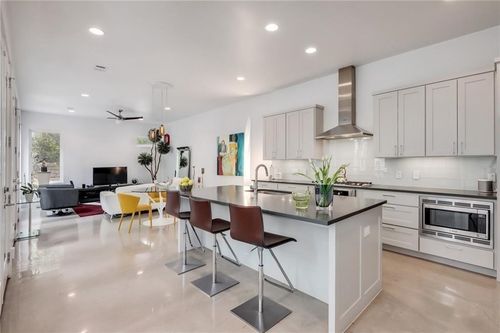 a-708 W Milton St, Austin, TX, 78704-3450 | Card Image