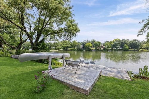 6829 Lakeshore Dr, Raytown, MO, 64133-6152 | Card Image