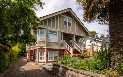 3-118 Robertson St, Victoria, BC, V8S3X1 | Card Image