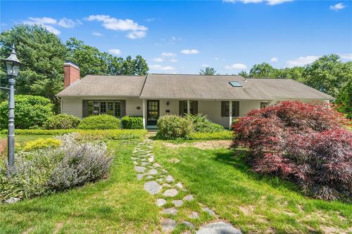 105 Fairfield Dr, North Kingstown, RI, 02852-1953 | Card Image