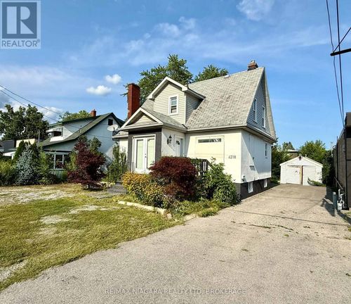 4218 Drummond Rd, Niagara Falls, ON, L2E6B9 | Card Image
