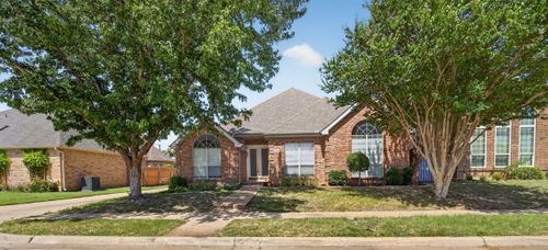 1037 Mccoy Dr, Irving, TX, 75062-8006 | Card Image