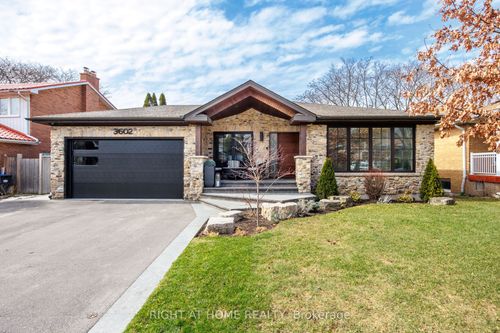 3602 Logmoss Cres, Mississauga, ON, L4Y3S9 | Card Image