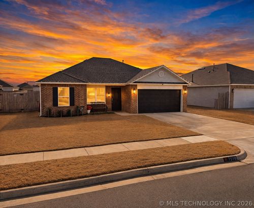 7516 E 143rd Pl N, Collinsville, OK, 74021-3795 | Card Image