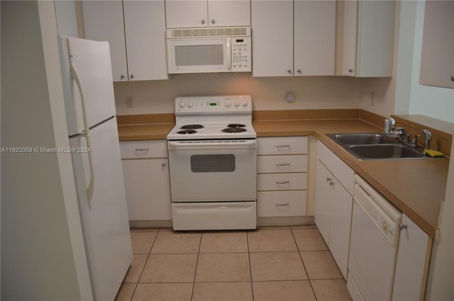 APT-812 - 1250 S Miami Ave, Condo with 1 bedrooms, 2 bathrooms and null parking in Miami FL | Image 20