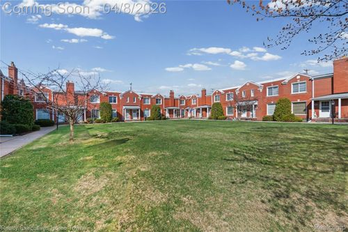 703 1/2 Saint Clair St, Grosse Pointe, MI, 48230-1243 | Card Image