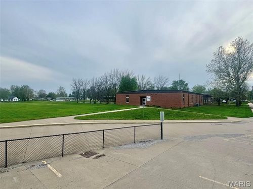 111 W College Ave, Shelbina, MO, 63468-1410 | Card Image