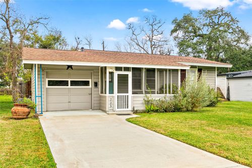 223 Jasmine St, Lake Jackson, TX, 77566-5429 | Card Image