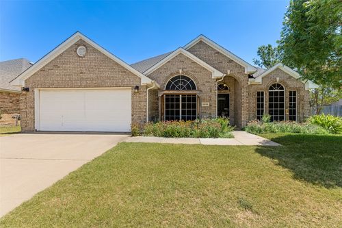 5856 Echo Bluff Dr, Haltom City, TX, 76137-5805 | Card Image