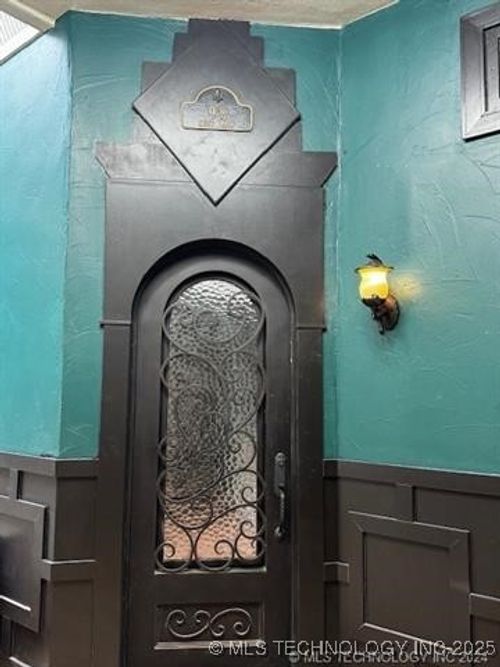 8 W Main St, Ardmore, OK, 73401-6514 | Card Image