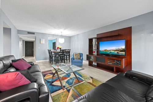 402-7286 Huntington Ln, Delray Beach, FL, 33446-2927 | Card Image