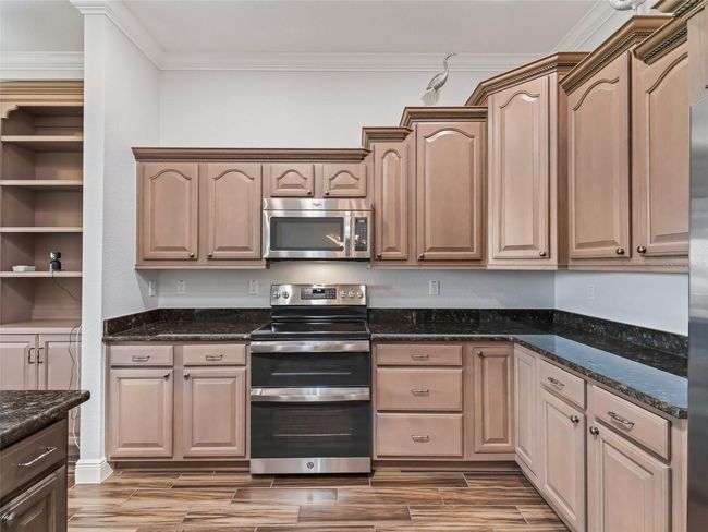 Granite Countertop & Plank Tile floor | Image 19
