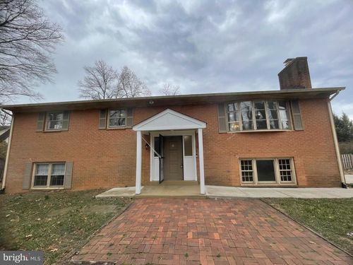 913 N Harrison St, ARLINGTON, VA, 22205-1215 | Card Image