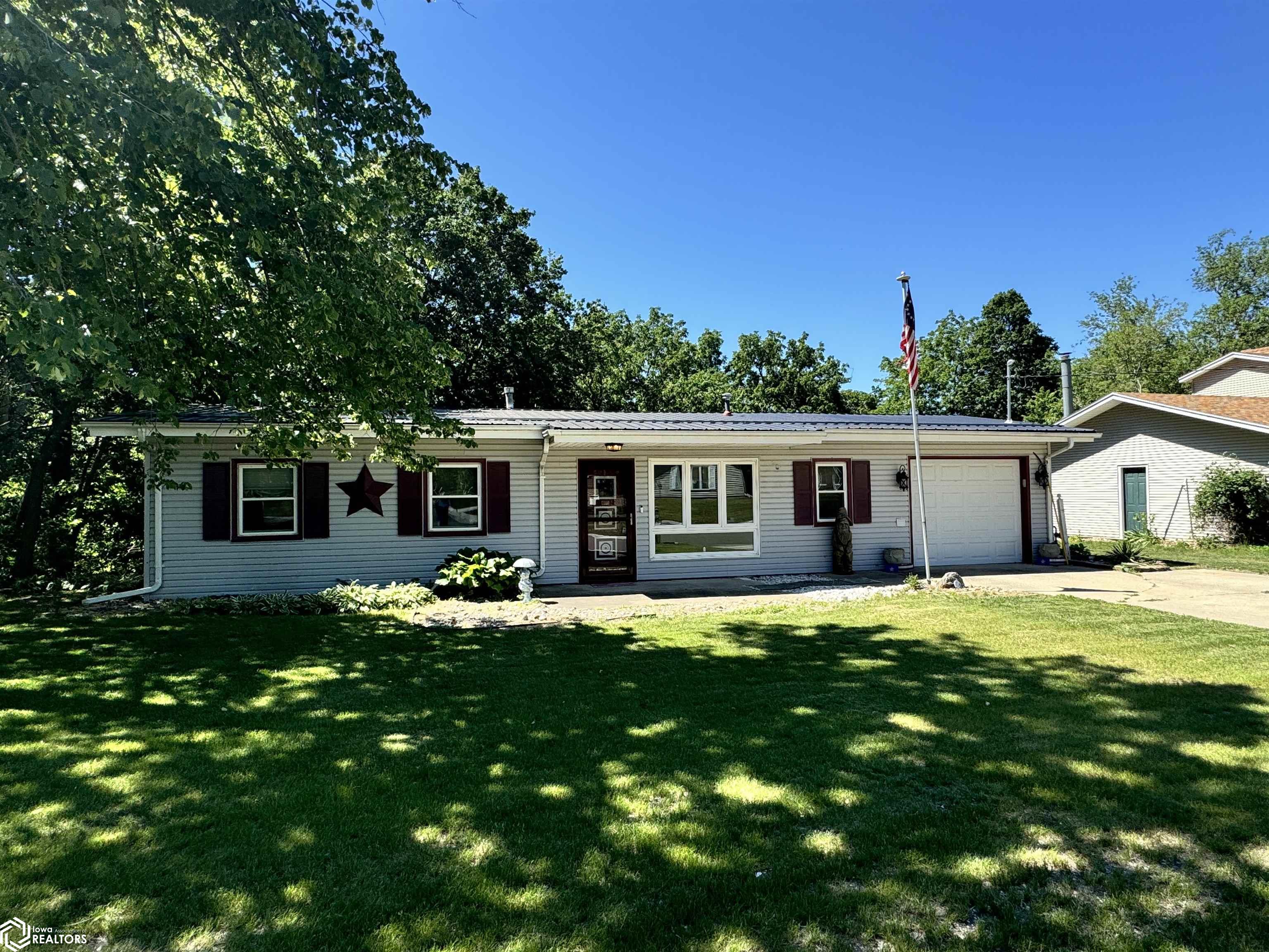 Lincoln Dr, Webster City, IA 50595