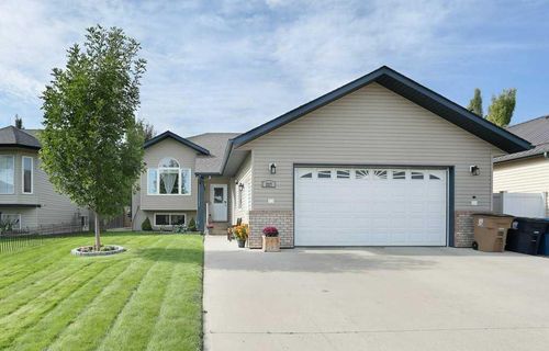 227 Meadowbrook Drive, Brooks, AB, T1R1N7 | Card Image