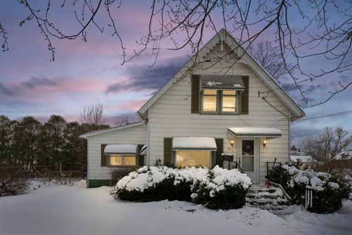 411 E 5th St, Momence, IL, 60954-1317 | Card Image