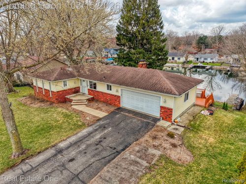 10846 Colony Rd, Pinckney, MI, 48169-8832 | Card Image