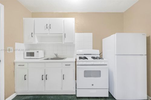 apt-11-126 Sw 18th Ave, Miami, FL, 33135-2066 | Card Image