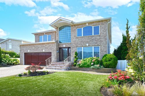 83 Fairwater Ave, Massapequa, NY, 11758-8303 | Card Image