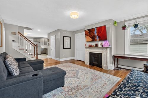 2r-49 Essex St, Salem, MA, 01970-5285 | Card Image