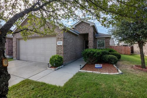8924 Whirlwind Trl, Aubrey, TX, 76227-2283 | Card Image