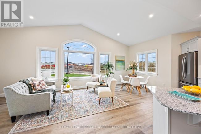 43 Carly Place, Townhouse with 2 bedrooms, 1 bathrooms and 1 parking in Loyalist (Amherstview) ON | Image 7