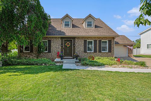 813 Birchwood Dr, Flushing, MI, 48433-1372 | Card Image