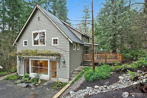 8174 Hansen Road Ne, Bainbridge Island, WA, 98110 | Card Image